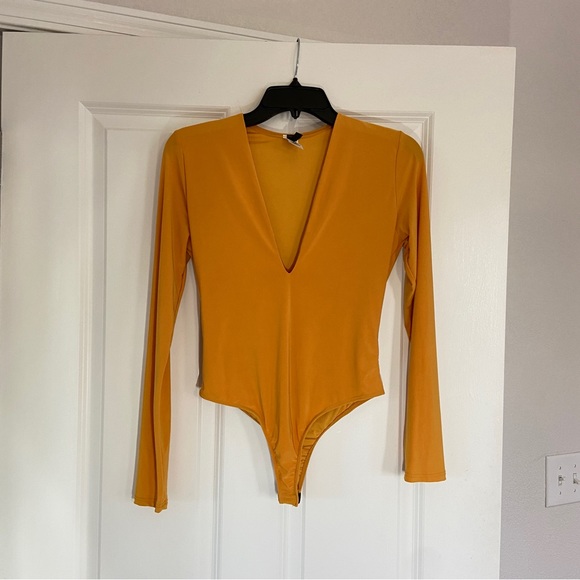 Uptown Bodysuit Sz Large V-Neck Light Orange Like New Condition - Picture 1 of 6